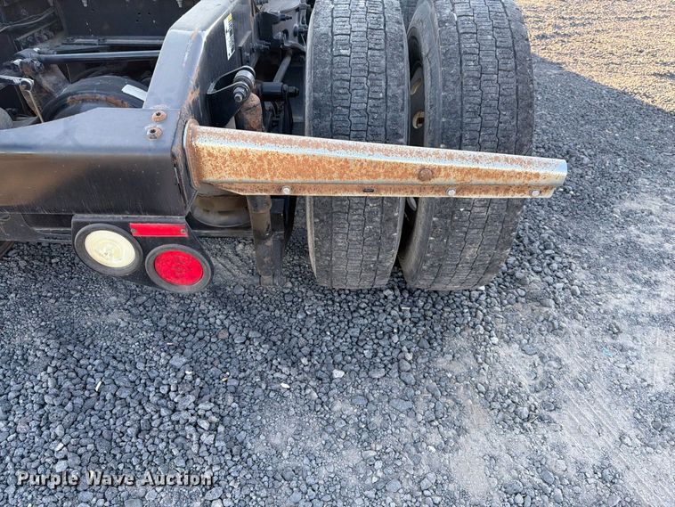image for item FK4668 2018 Peterbilt 579 semi truck