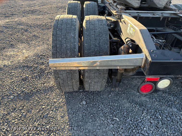 image for item FK4668 2018 Peterbilt 579 semi truck
