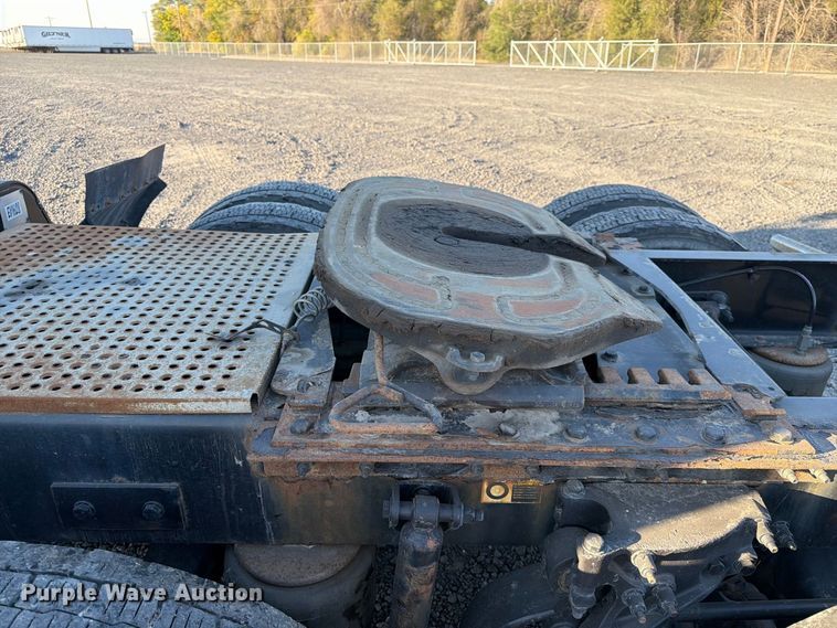 image for item FK4668 2018 Peterbilt 579 semi truck