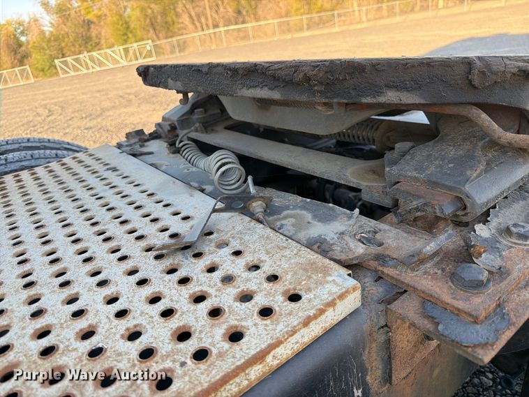 image for item FK4668 2018 Peterbilt 579 semi truck