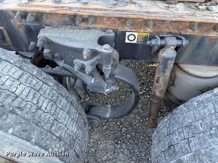 image for item FK4668 2018 Peterbilt 579 semi truck