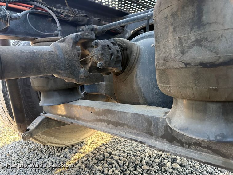 image for item FK4668 2018 Peterbilt 579 semi truck