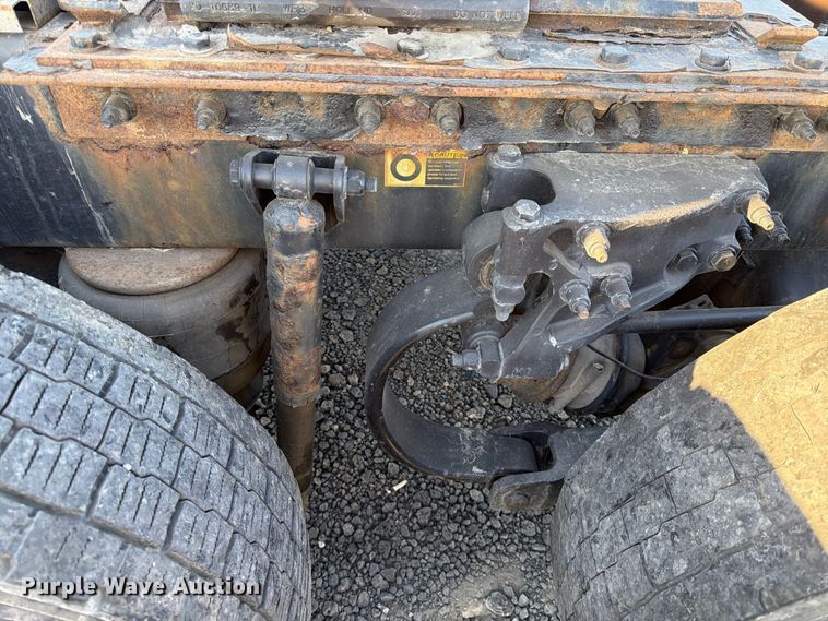 image for item FK4668 2018 Peterbilt 579 semi truck