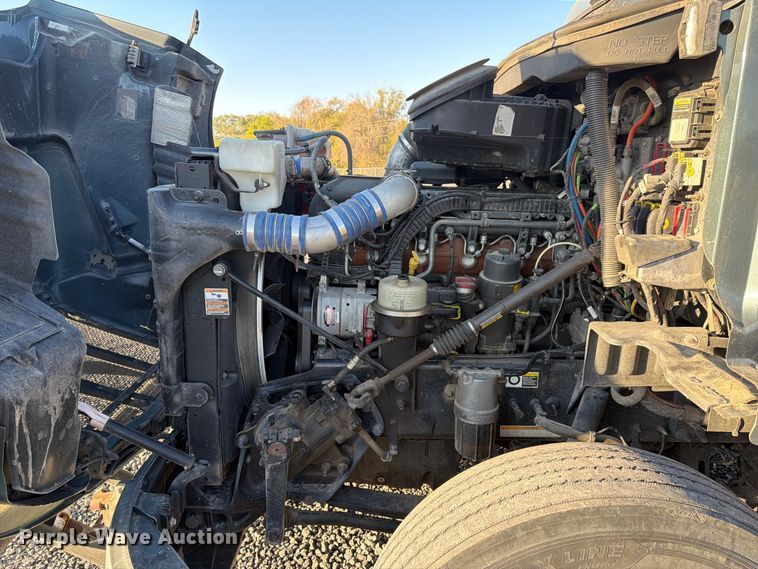 image for item FK4668 2018 Peterbilt 579 semi truck