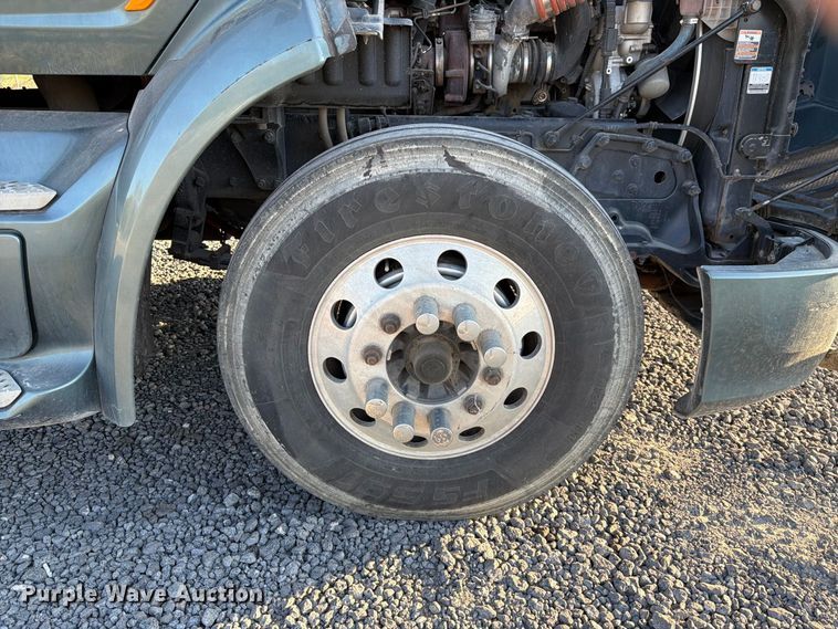 image for item FK4668 2018 Peterbilt 579 semi truck