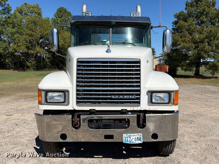 image for item FK5279 2012 Mack CHU613 semi truck