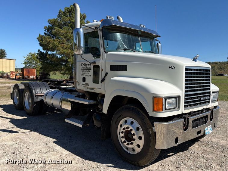 image for item FK5279 2012 Mack CHU613 semi truck