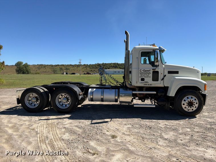 image for item FK5279 2012 Mack CHU613 semi truck