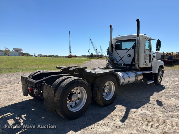 image for item FK5279 2012 Mack CHU613 semi truck