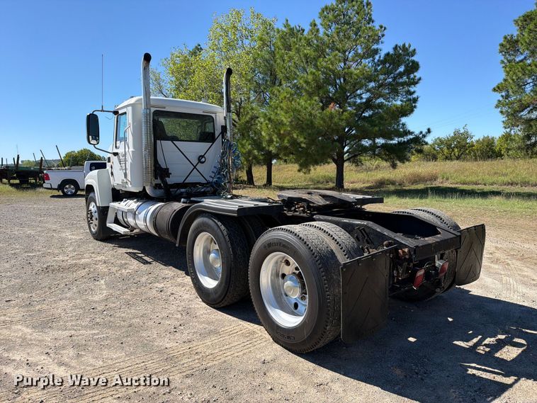 image for item FK5279 2012 Mack CHU613 semi truck