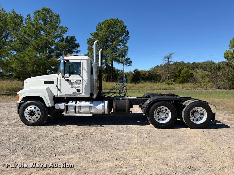 image for item FK5279 2012 Mack CHU613 semi truck