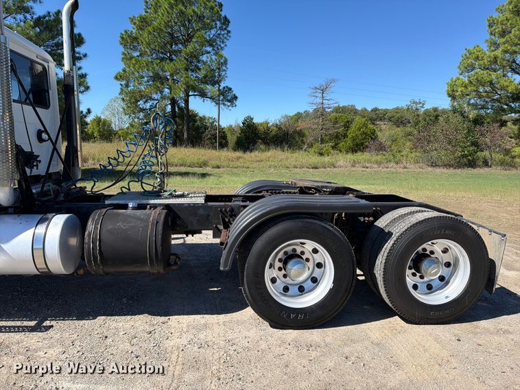image for item FK5279 2012 Mack CHU613 semi truck