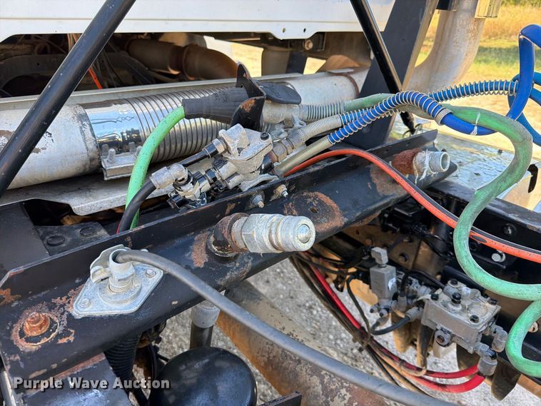 image for item FK5279 2012 Mack CHU613 semi truck