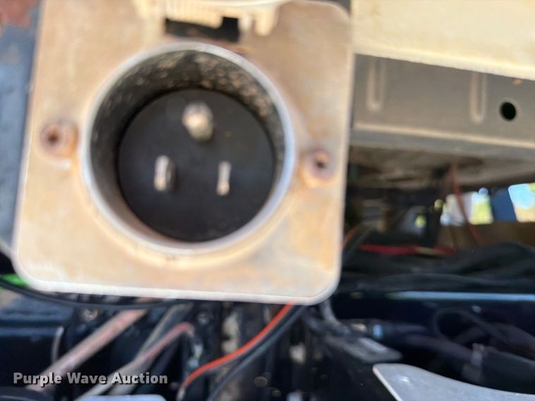 image for item FK5279 2012 Mack CHU613 semi truck