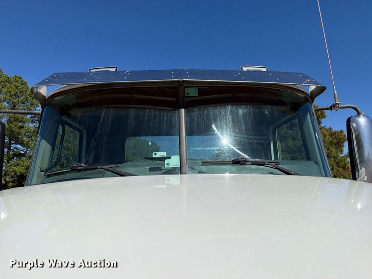 image for item FK5279 2012 Mack CHU613 semi truck