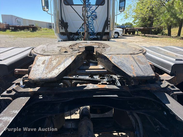 image for item FK5279 2012 Mack CHU613 semi truck