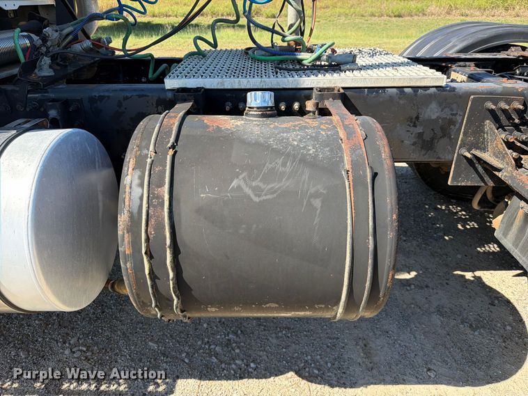 image for item FK5279 2012 Mack CHU613 semi truck