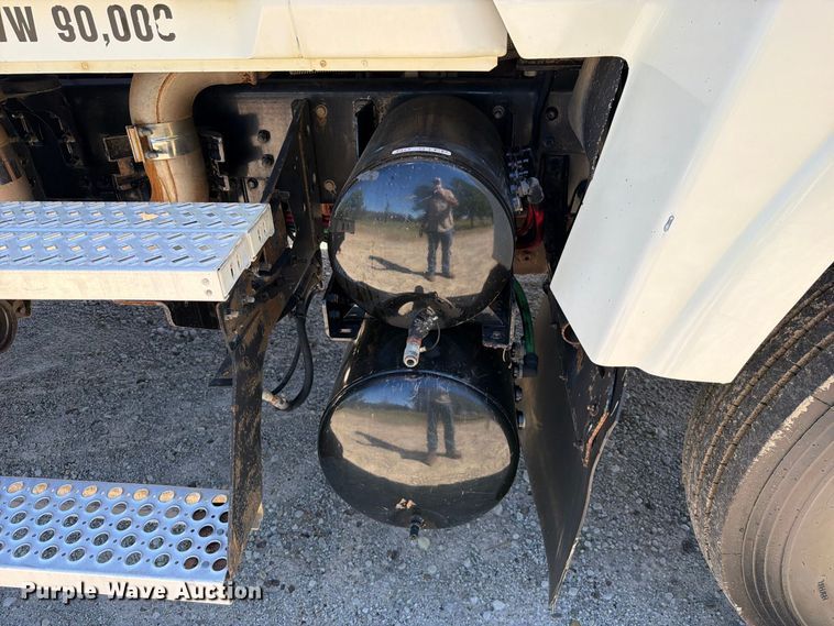 image for item FK5279 2012 Mack CHU613 semi truck