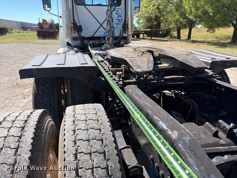 image for item FK5279 2012 Mack CHU613 semi truck
