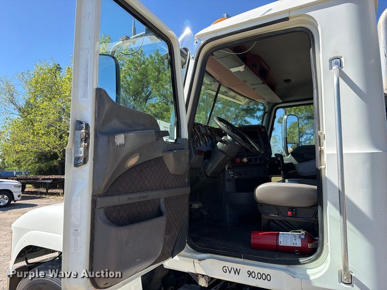 image for item FK5279 2012 Mack CHU613 semi truck