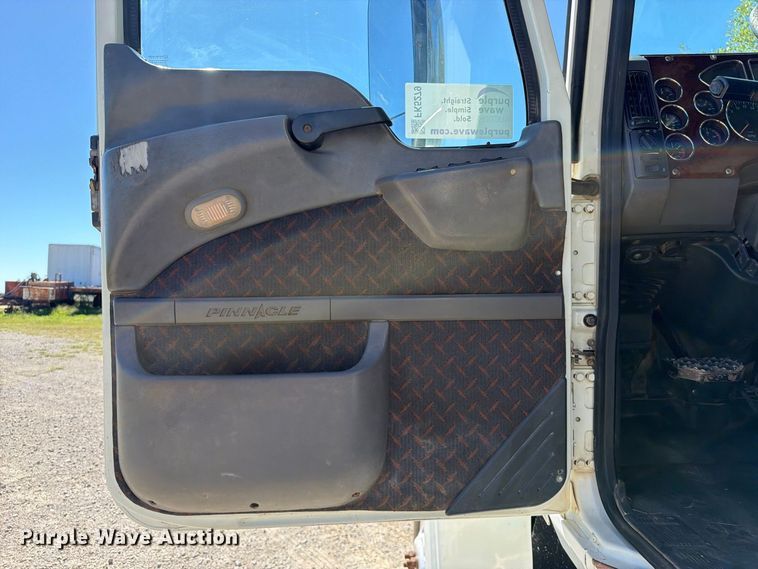 image for item FK5279 2012 Mack CHU613 semi truck