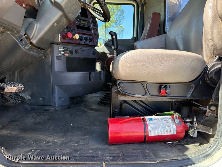 image for item FK5279 2012 Mack CHU613 semi truck