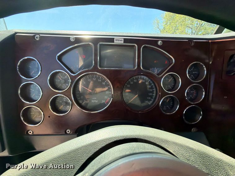 image for item FK5279 2012 Mack CHU613 semi truck