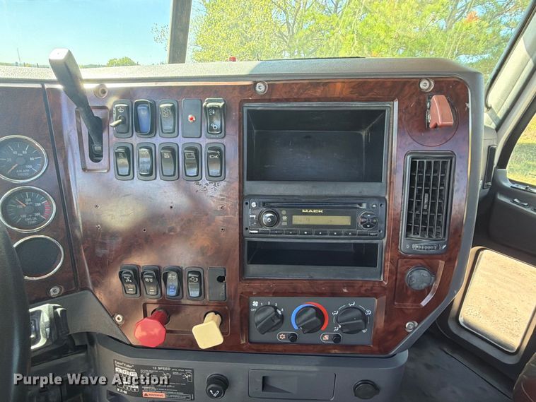 image for item FK5279 2012 Mack CHU613 semi truck