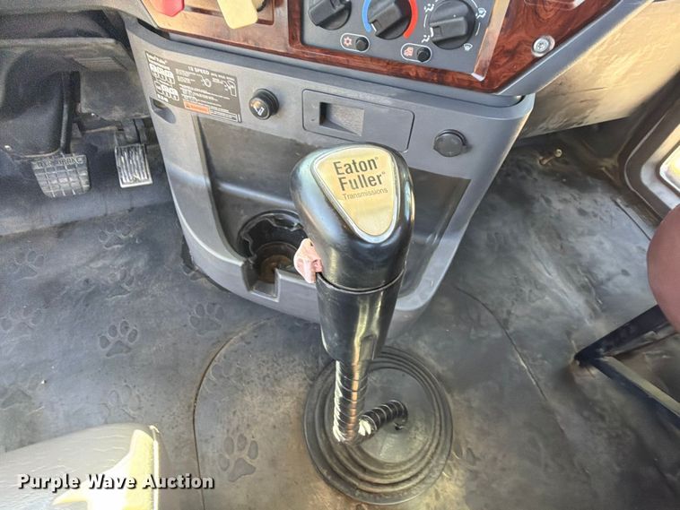 image for item FK5279 2012 Mack CHU613 semi truck