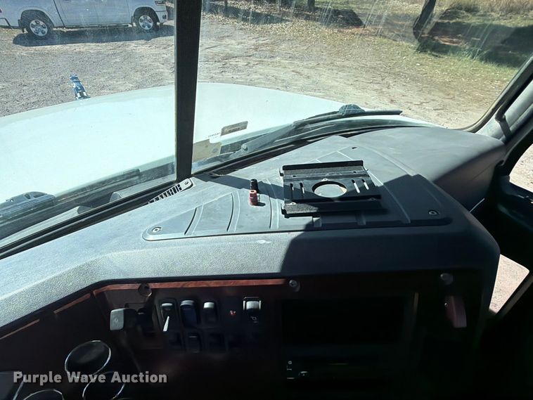 image for item FK5279 2012 Mack CHU613 semi truck