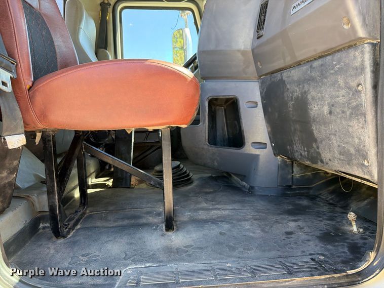 image for item FK5279 2012 Mack CHU613 semi truck