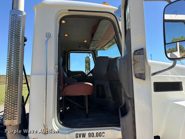 image for item FK5279 2012 Mack CHU613 semi truck