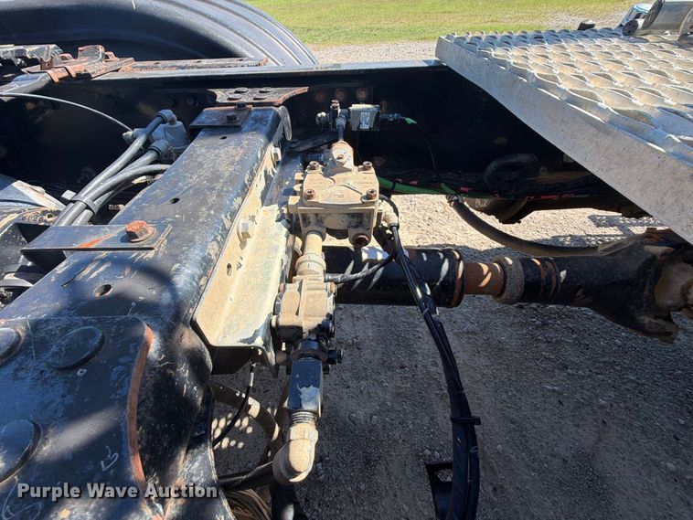 image for item FK5279 2012 Mack CHU613 semi truck