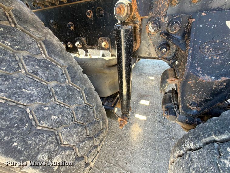 image for item FK5279 2012 Mack CHU613 semi truck