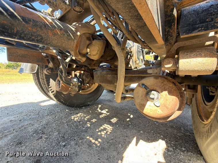 image for item FK5279 2012 Mack CHU613 semi truck