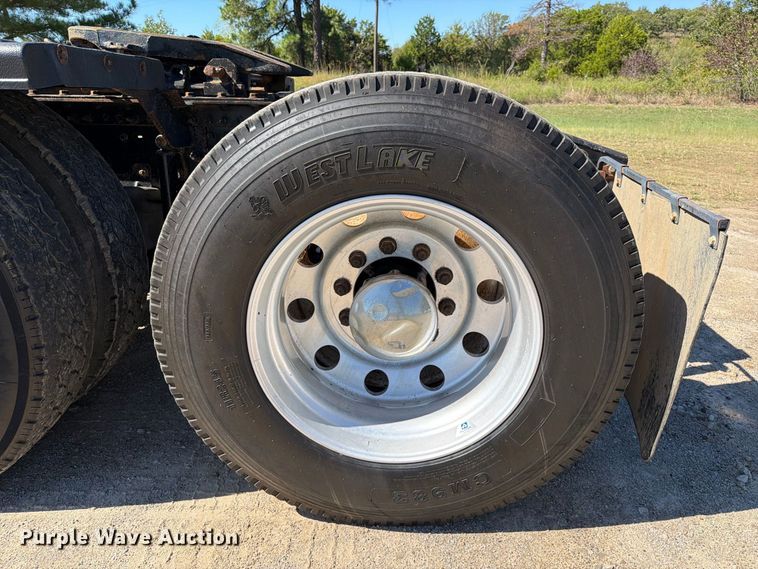 image for item FK5279 2012 Mack CHU613 semi truck