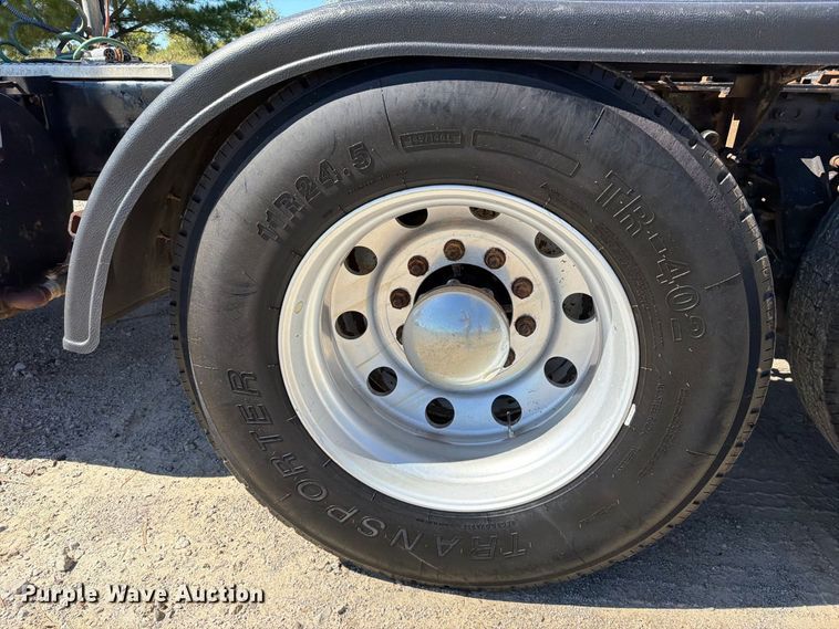 image for item FK5279 2012 Mack CHU613 semi truck