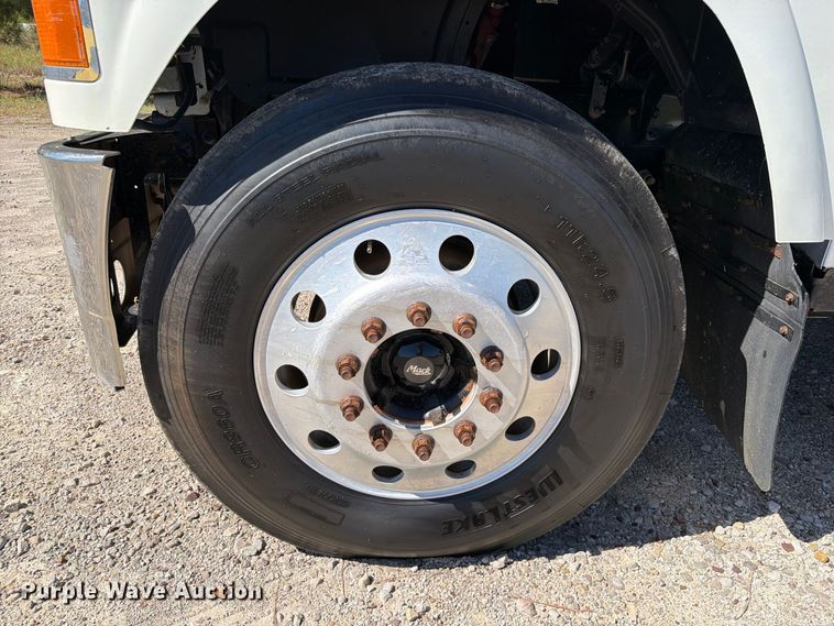 image for item FK5279 2012 Mack CHU613 semi truck