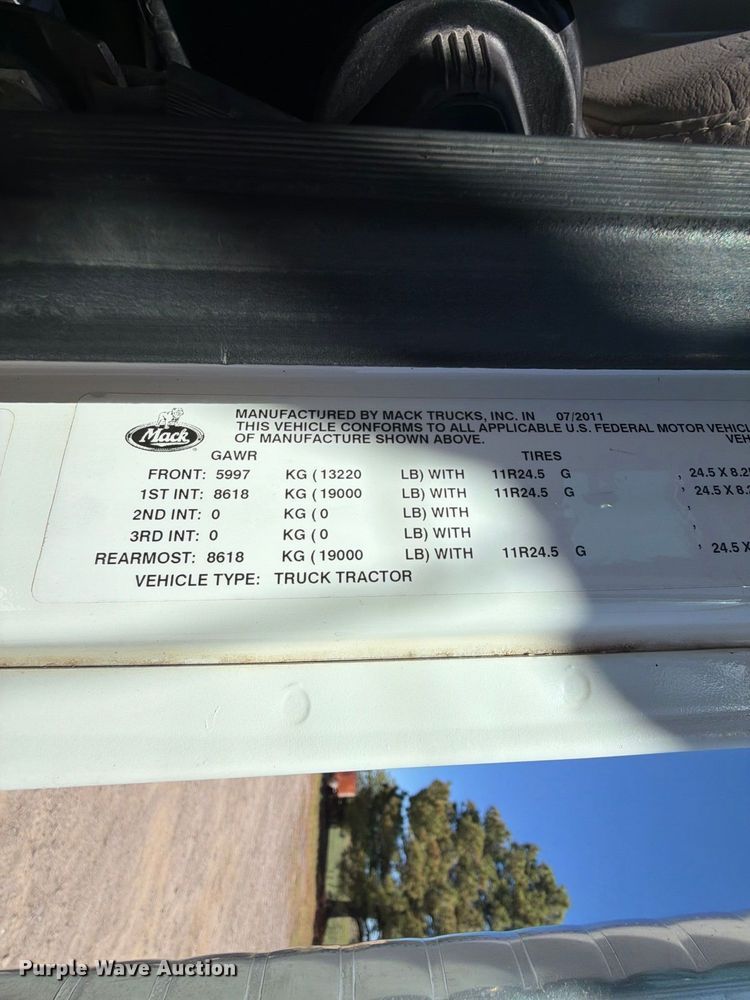 image for item FK5279 2012 Mack CHU613 semi truck