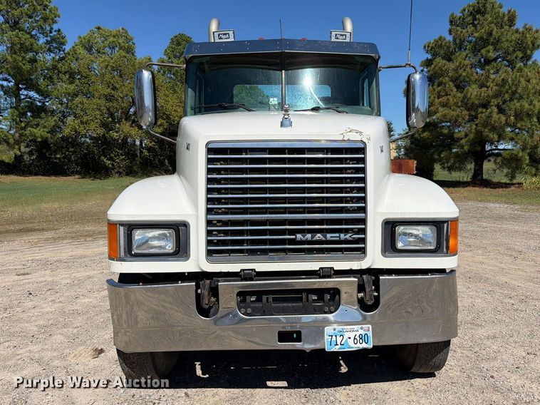 image for item FK5280 2012 Mack CHU613 semi truck