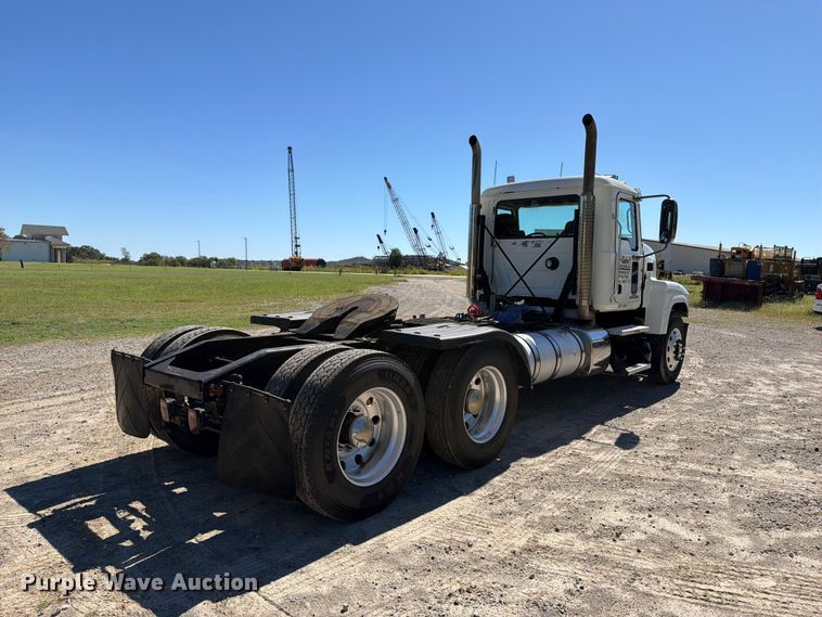 image for item FK5280 2012 Mack CHU613 semi truck