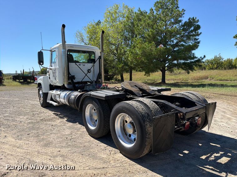 image for item FK5280 2012 Mack CHU613 semi truck