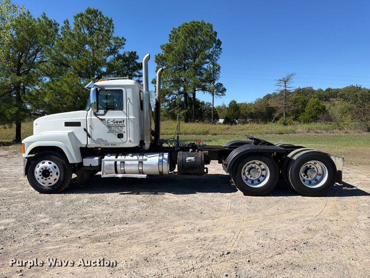 image for item FK5280 2012 Mack CHU613 semi truck
