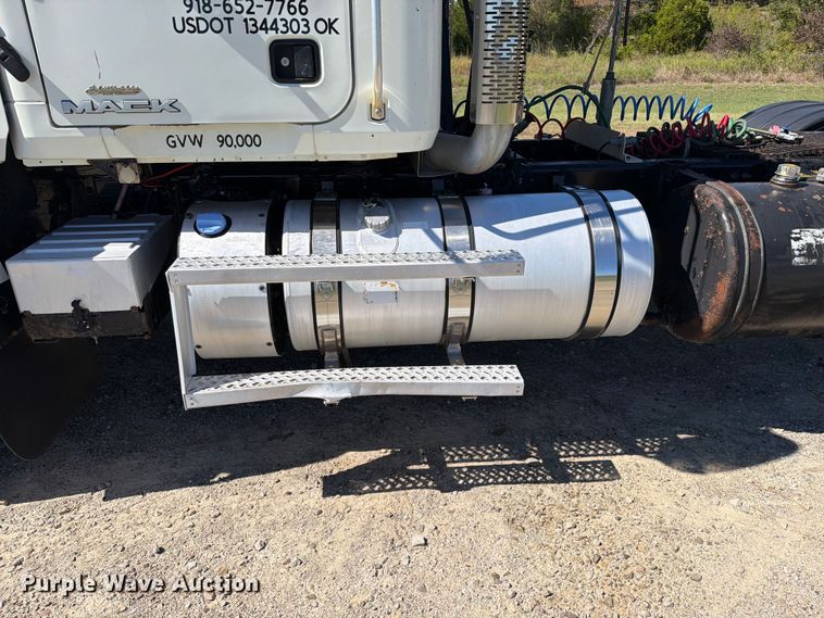image for item FK5280 2012 Mack CHU613 semi truck