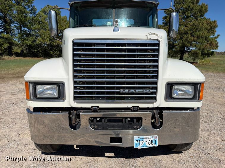 image for item FK5280 2012 Mack CHU613 semi truck