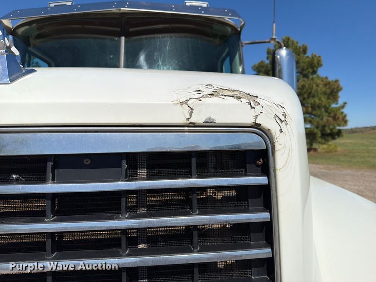 image for item FK5280 2012 Mack CHU613 semi truck