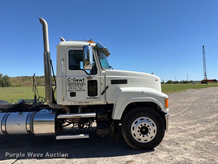 image for item FK5280 2012 Mack CHU613 semi truck