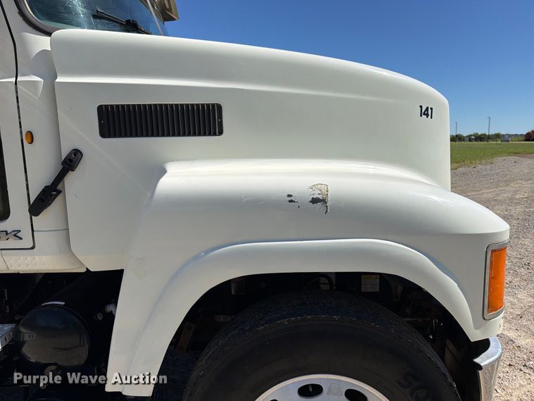 image for item FK5280 2012 Mack CHU613 semi truck