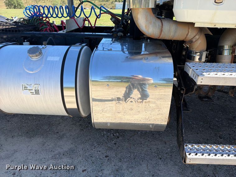 image for item FK5280 2012 Mack CHU613 semi truck