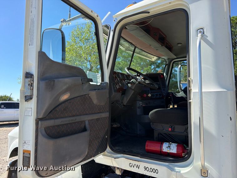image for item FK5280 2012 Mack CHU613 semi truck